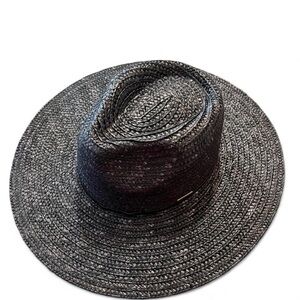 Women’s black straw beach hat